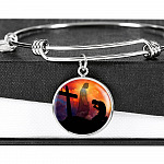 Men Kneeling Before Jesus Cross Christian Circle Pendant Necklace - Bangle