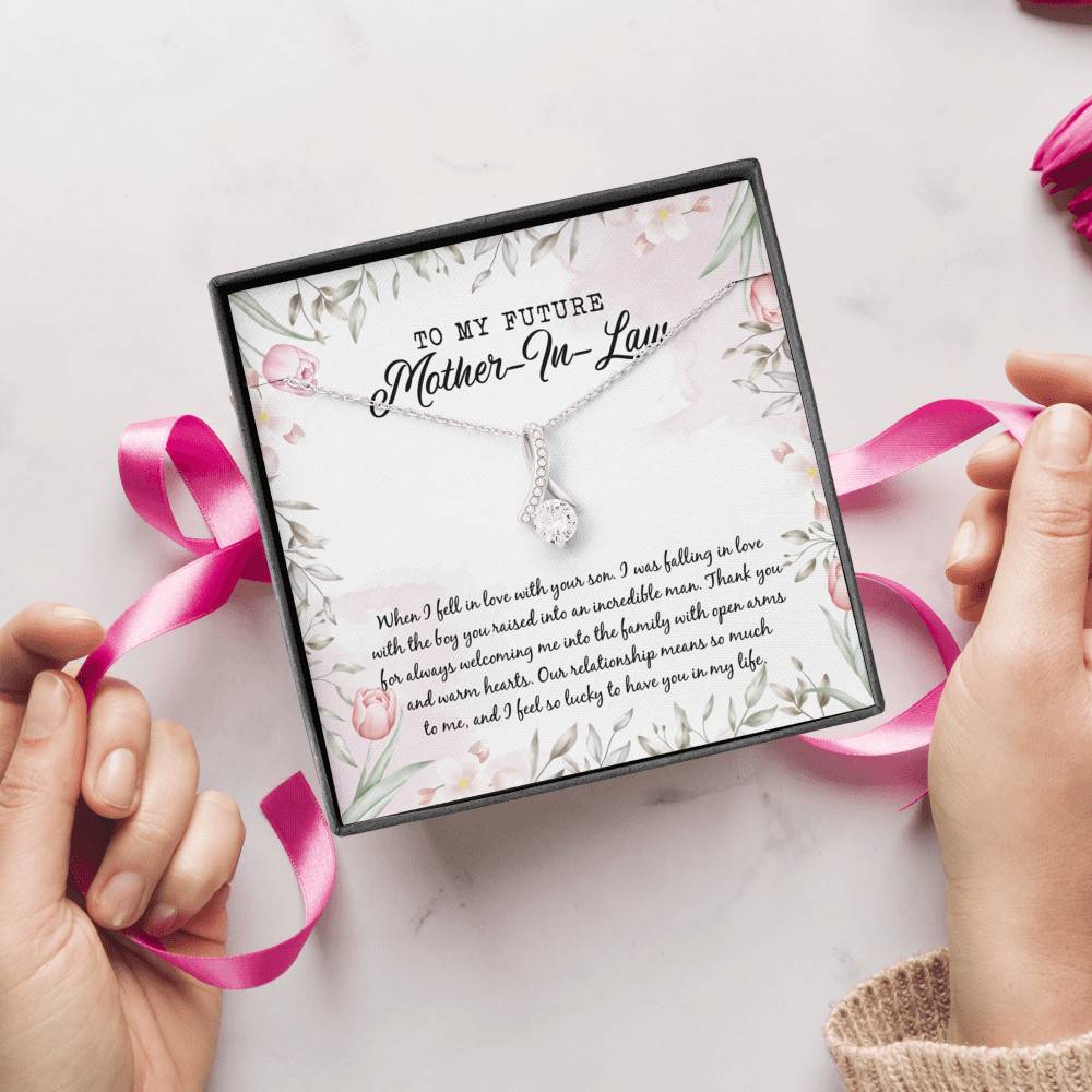 To My Future Mother In Law I Feel So Lucky To Have You In My Life Alluring Beauty Pendant Necklace