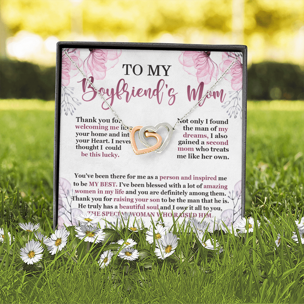 To My Boyfriend's Mom Thank You For Welcoming Me Interloking Hearts Pendant Necklace