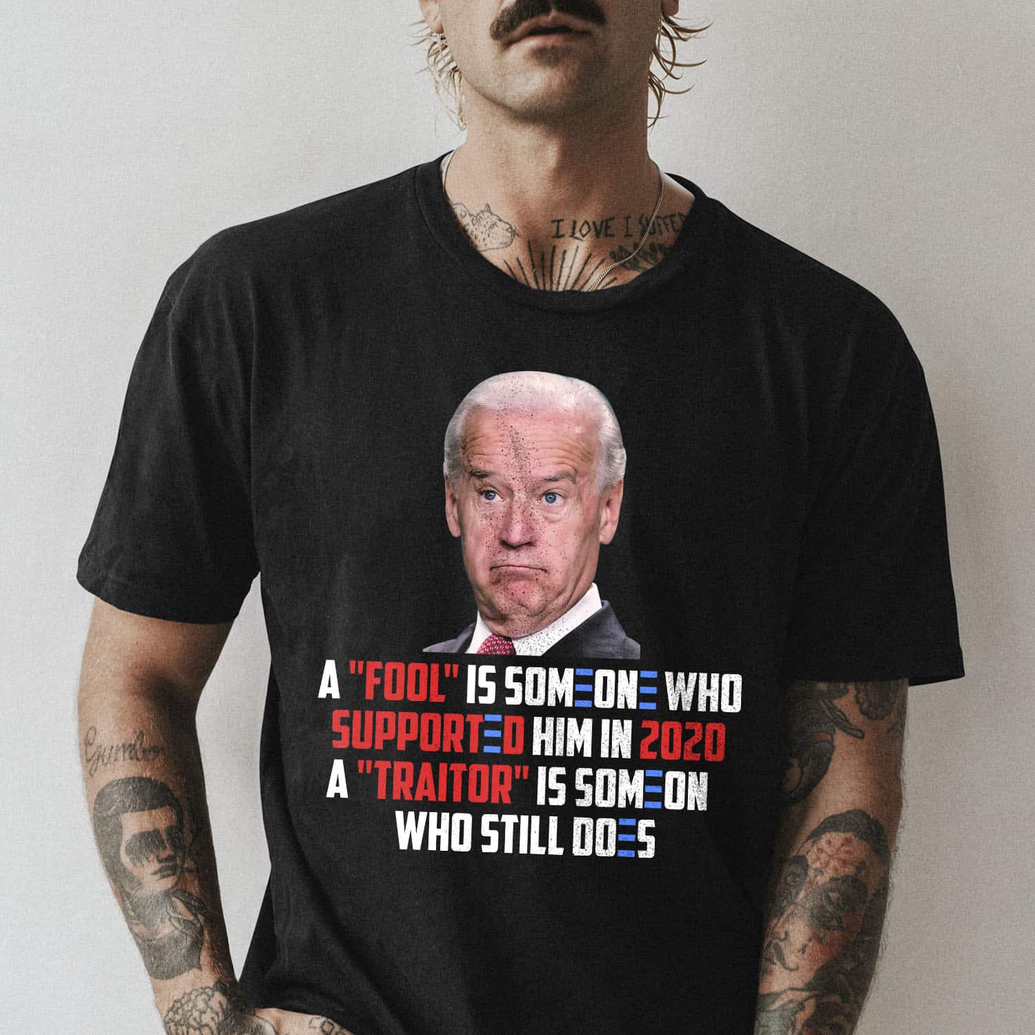Men's black tee mockup psd on tattooed model